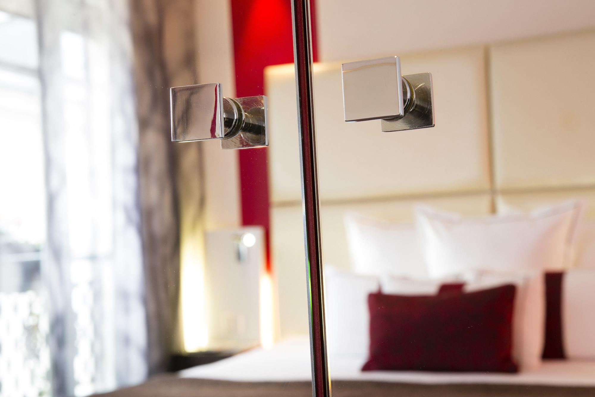 Hotel Grand Saint Michel 4*