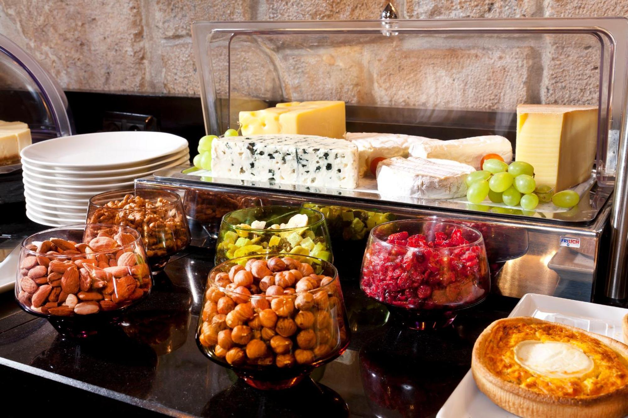 Hotel Grand Saint Michel Paris